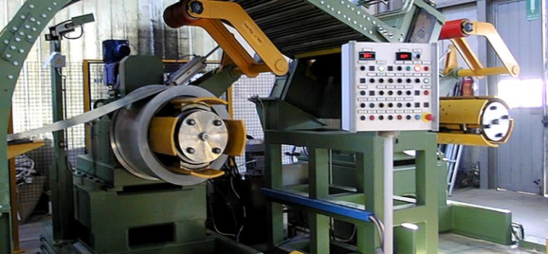 linee per portoni sezionali e pannelli schiumati